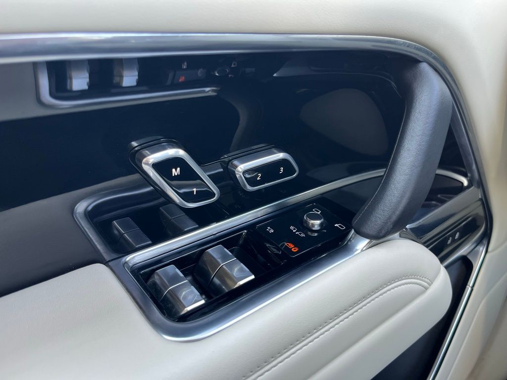 2023 Land Rover Range Rover SE - Photo 25