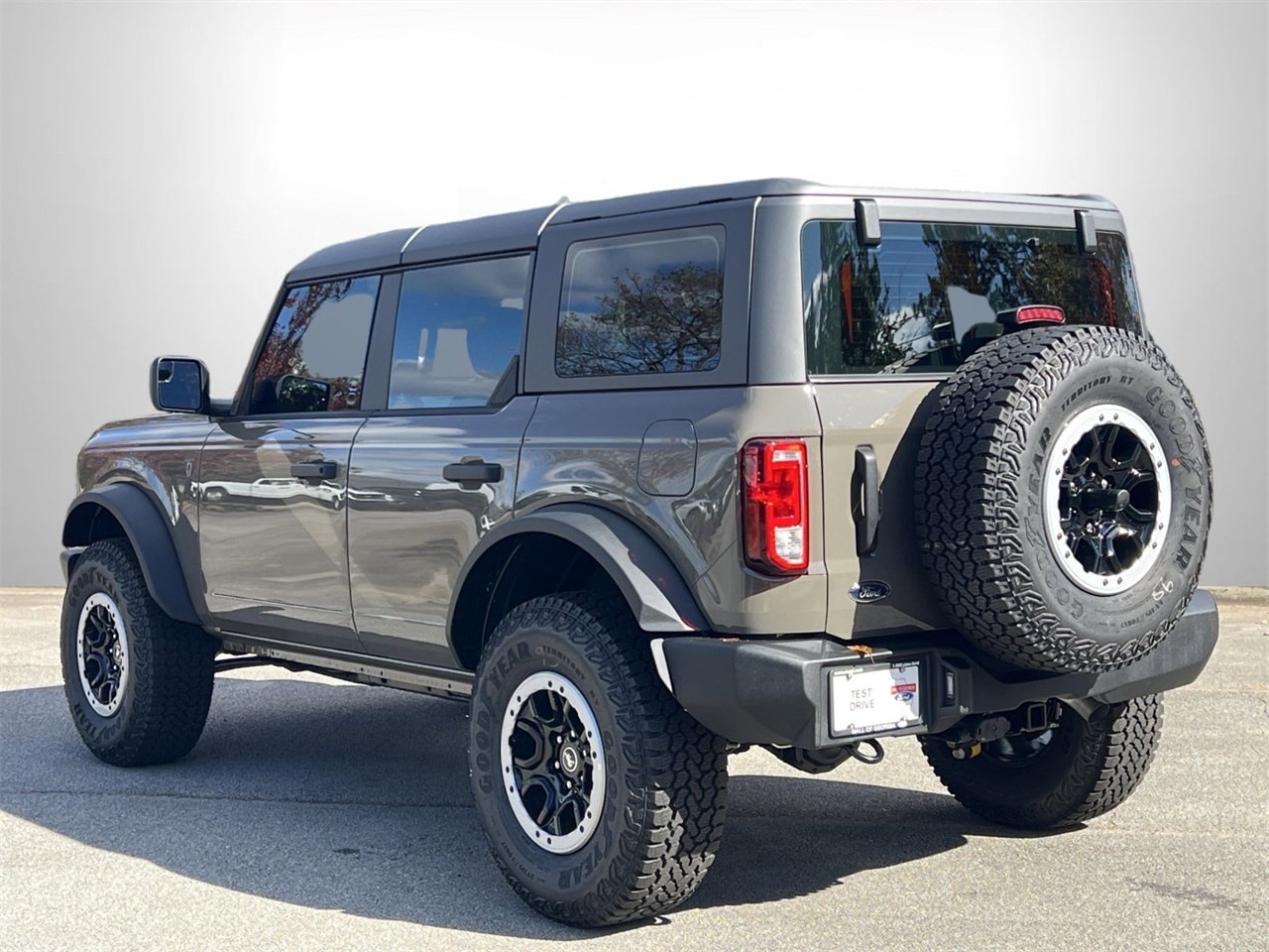 2025 Ford Bronco 4-Door Base - Photo 23