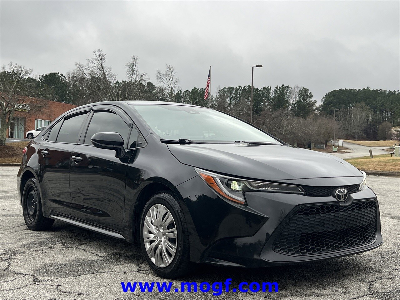 2022 Toyota Corolla LE photo 3