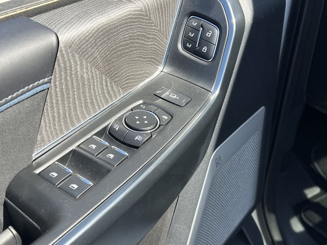 2025 Ford F-350 Super Duty Platinum - Photo 18