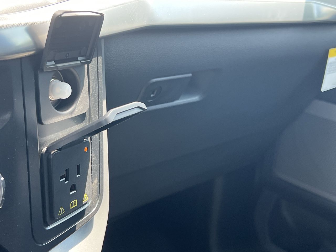 2025 Ford F-150 Lariat - Photo 11