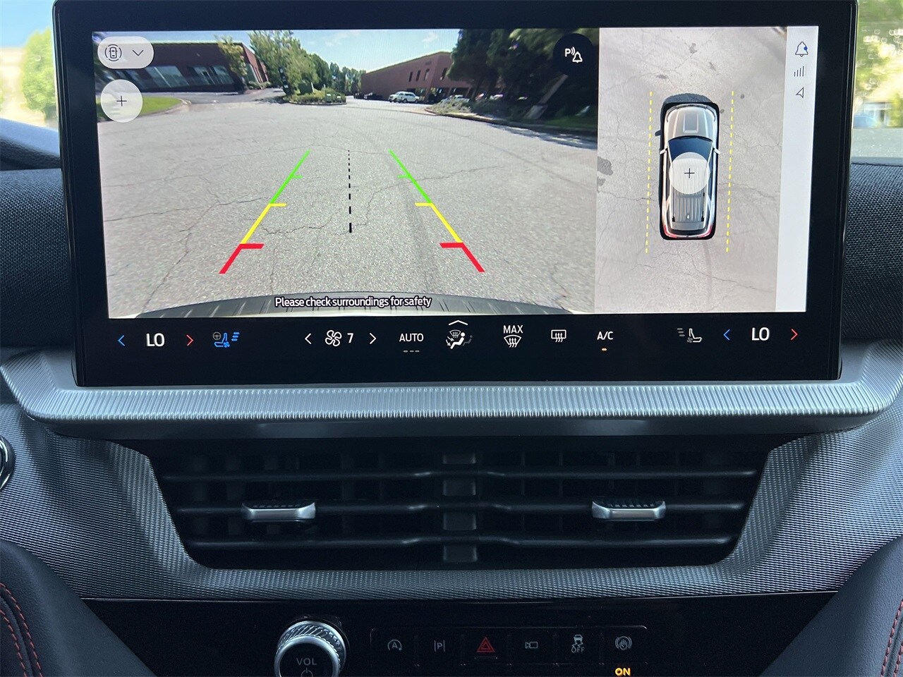 2025 Ford Explorer ST photo 3