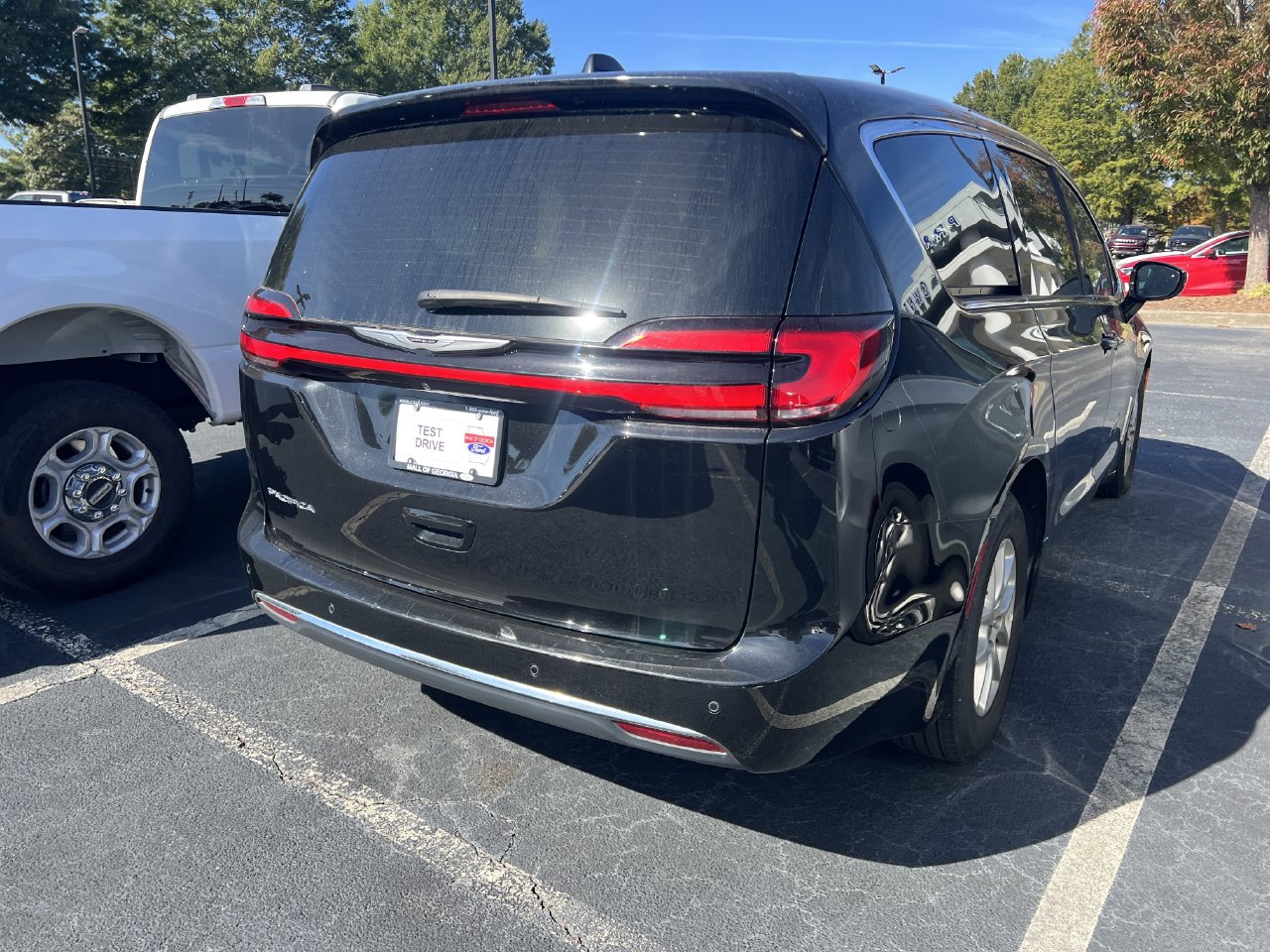 Used 2024 Chrysler Pacifica Touring L Minivan/Van