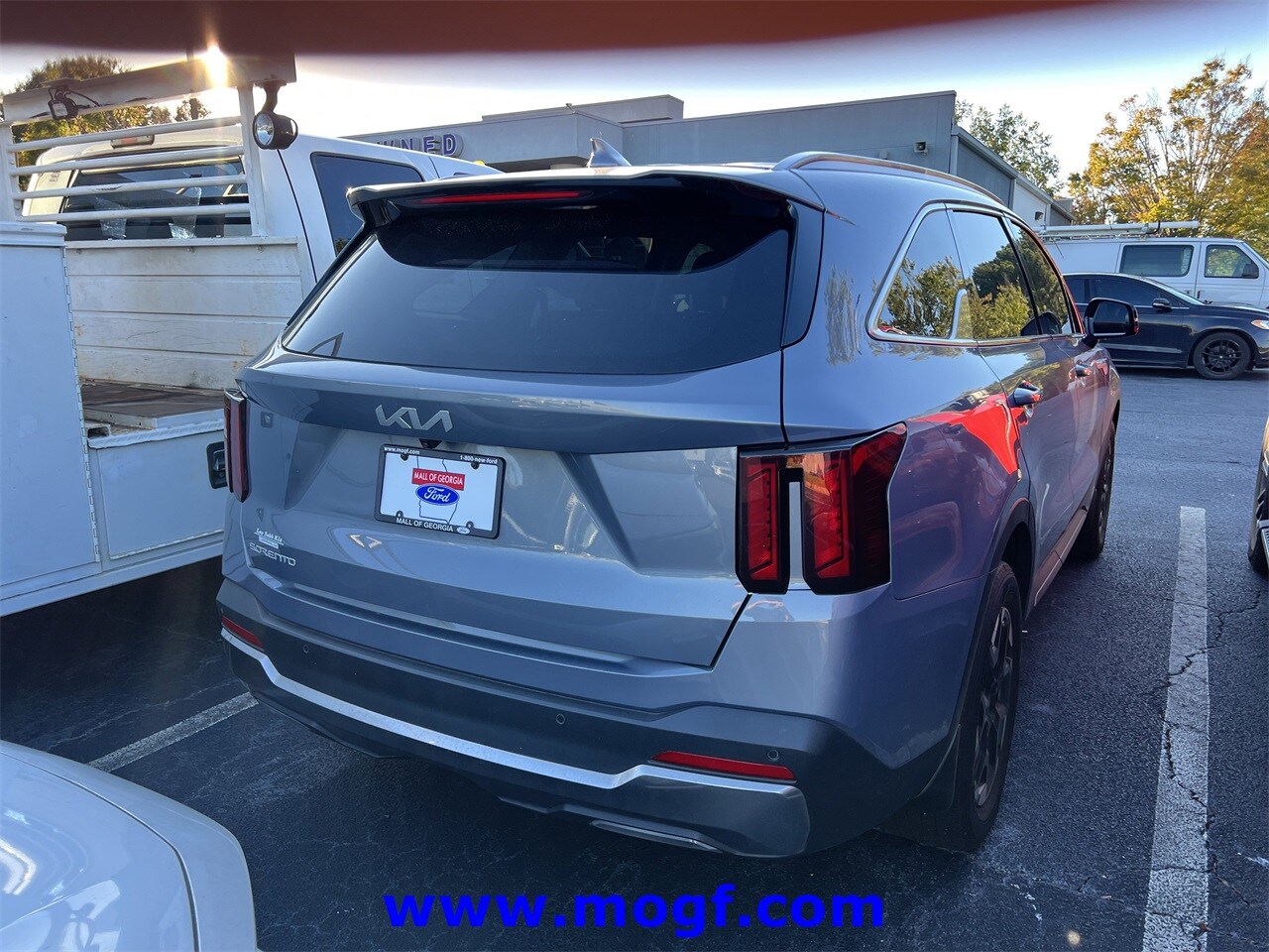 2025 Kia Sorento S photo 3