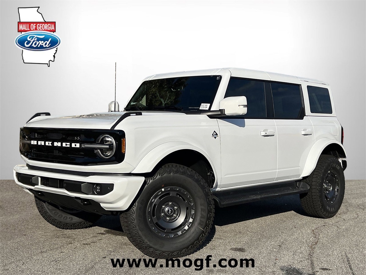 2025 Ford Bronco 4-Door Outer Banks's photo