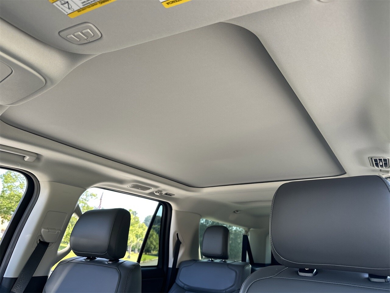 2025 Ford Expedition MAX photo 4