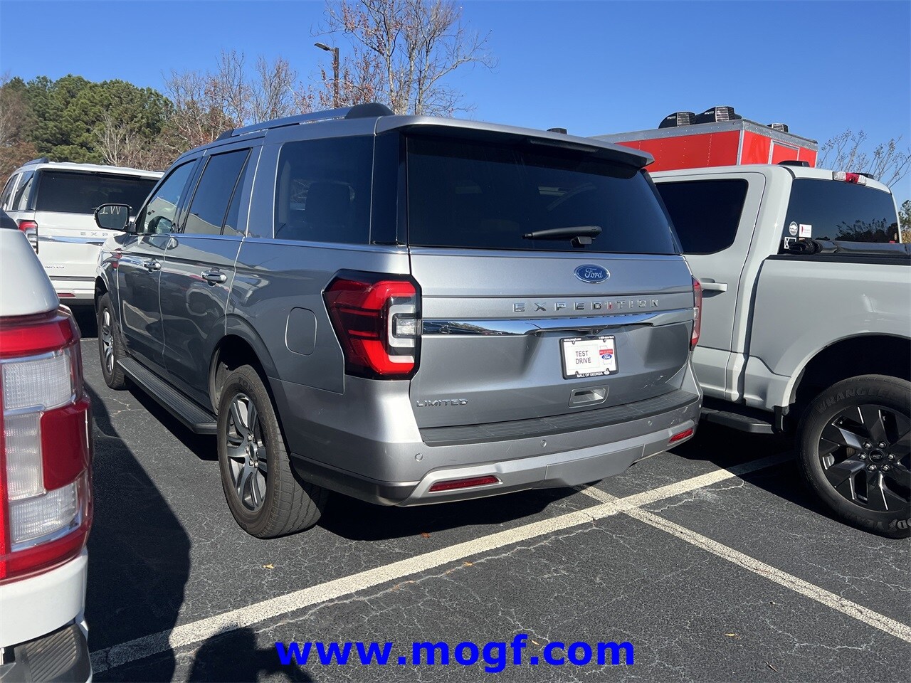 2024 Ford Expedition Limited photo 2