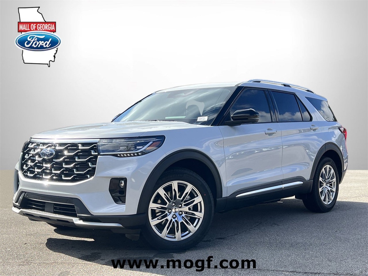 2026 Ford Explorer Platinum's photo