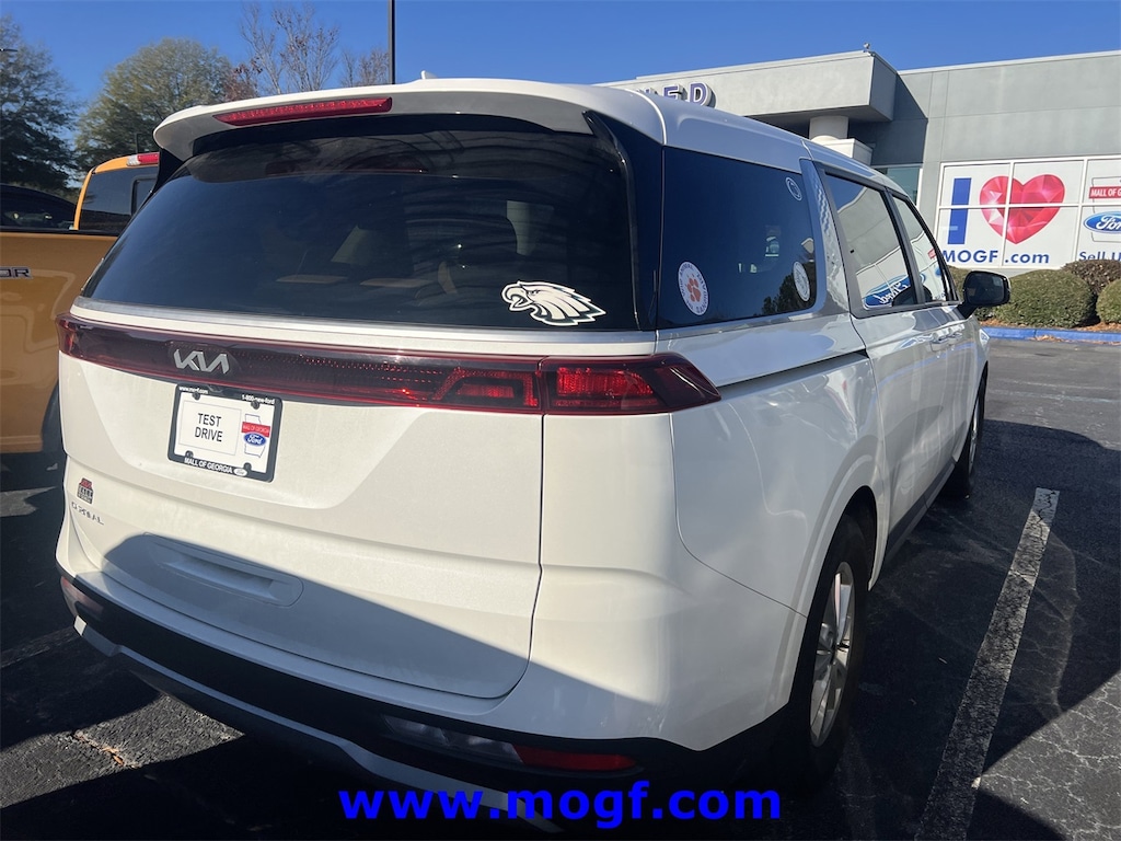 Used 2023 Kia Carnival LX Minivan/Van