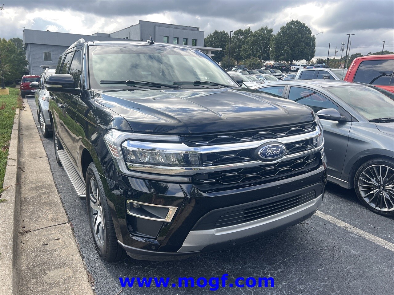 2023 Ford Expedition Limited photo 2