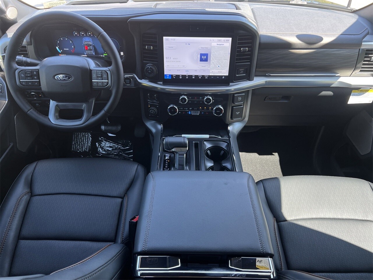 2025 Ford F-150 Lariat photo 2