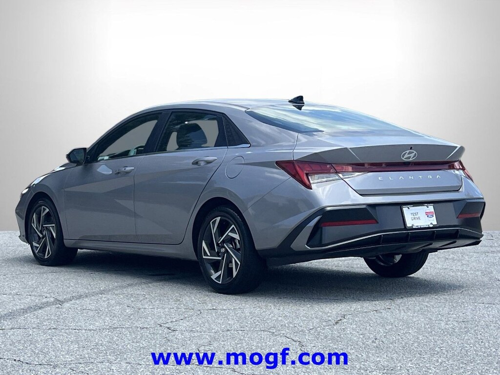 Used 2025 Hyundai Elantra SEL Convenience Sedan
