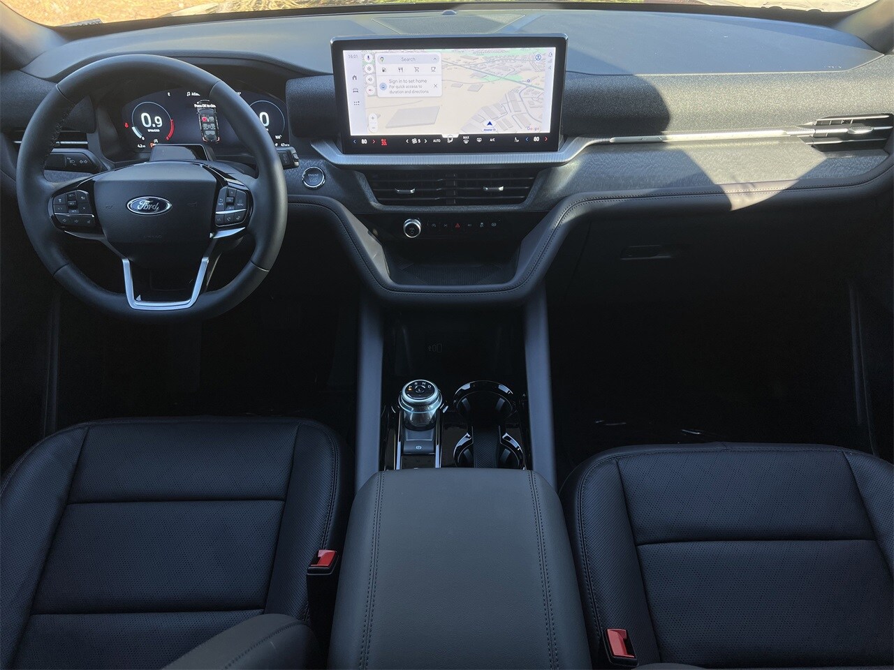 2026 Ford Explorer Platinum photo 2