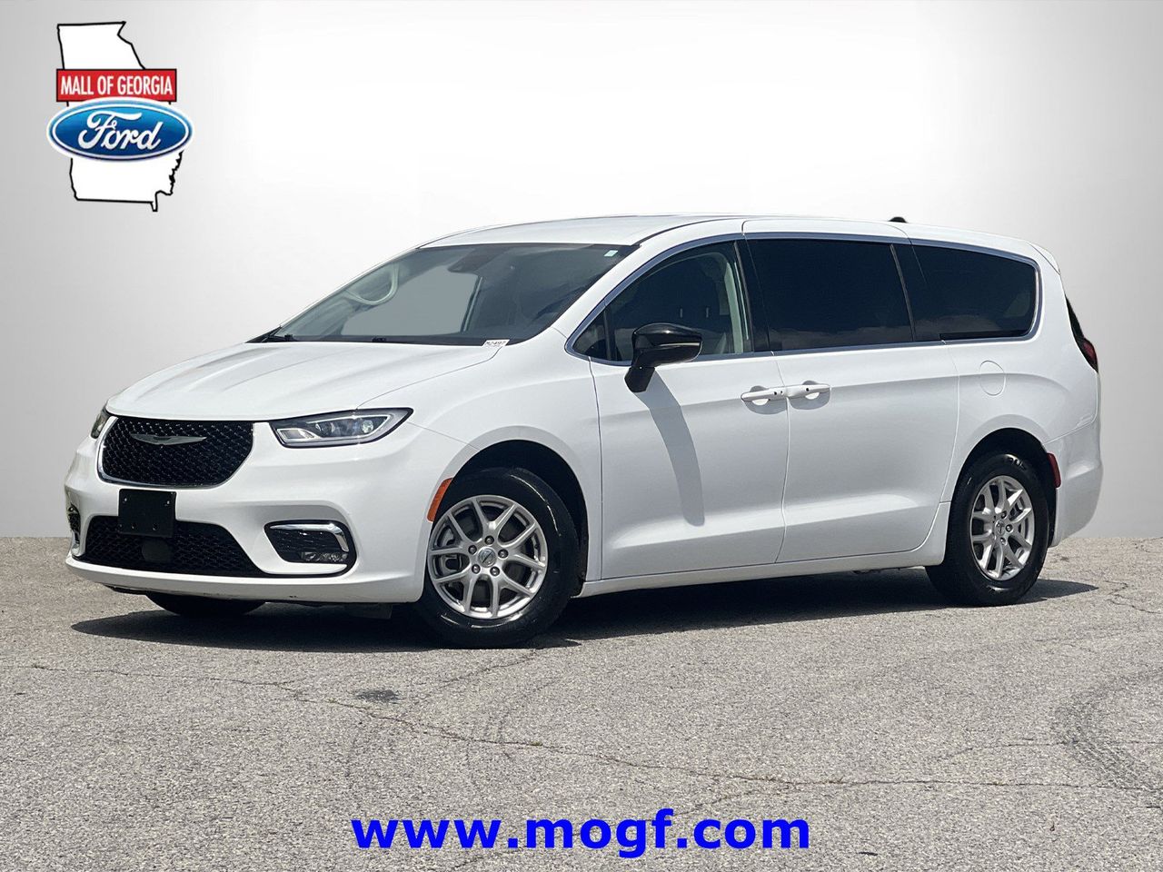 2024 Chrysler Pacifica Touring L's photo