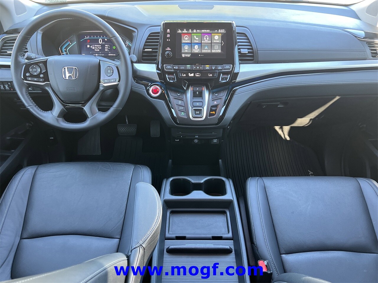 2023 Honda Odyssey Touring photo 2