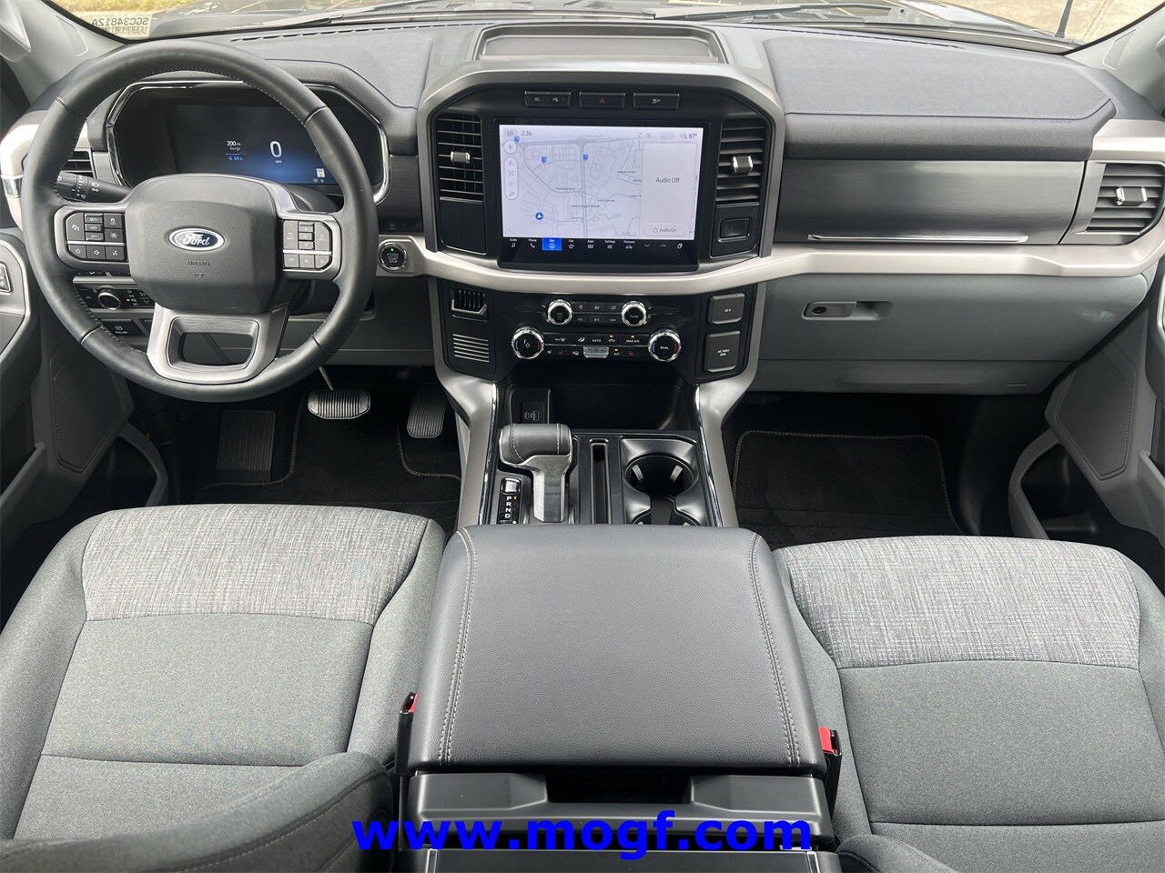 2023 Ford F-150 Lightning XLT photo 2