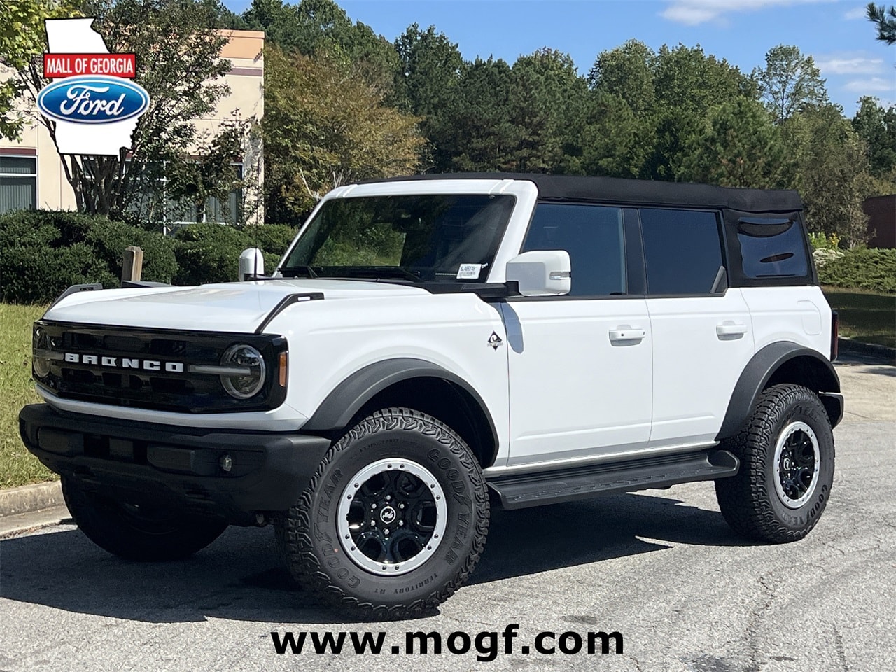 2025 Ford Bronco 4-Door Outer Banks's photo