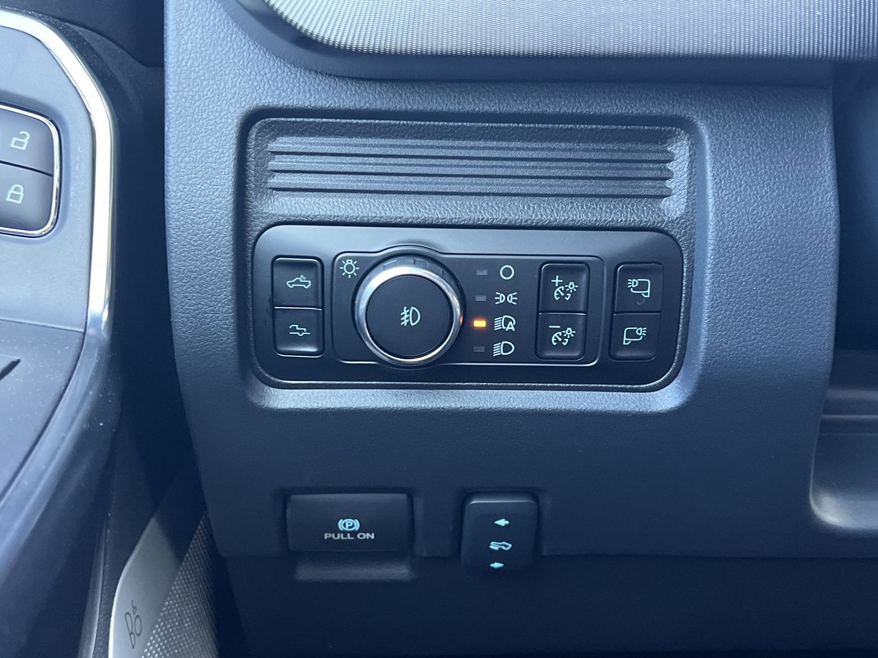 2025 Ford F-350 Super Duty Platinum - Photo 13