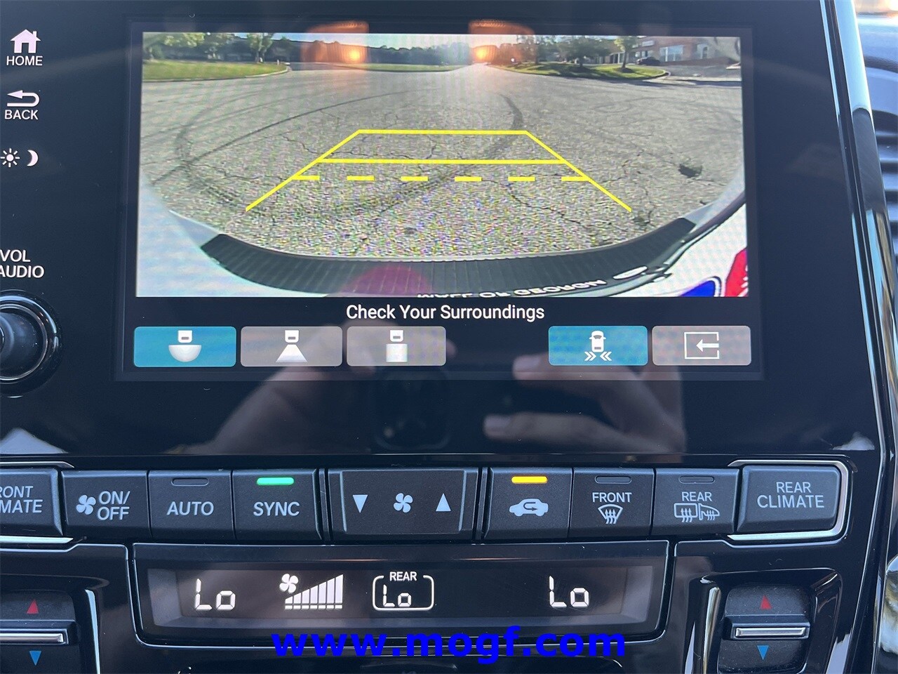 2023 Honda Odyssey Touring photo 3