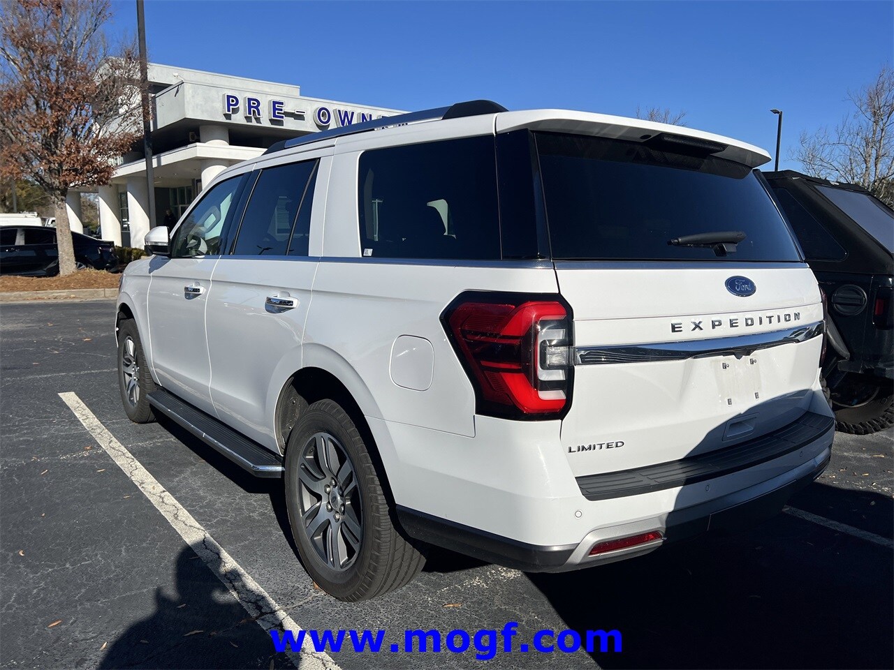2023 Ford Expedition Limited photo 2