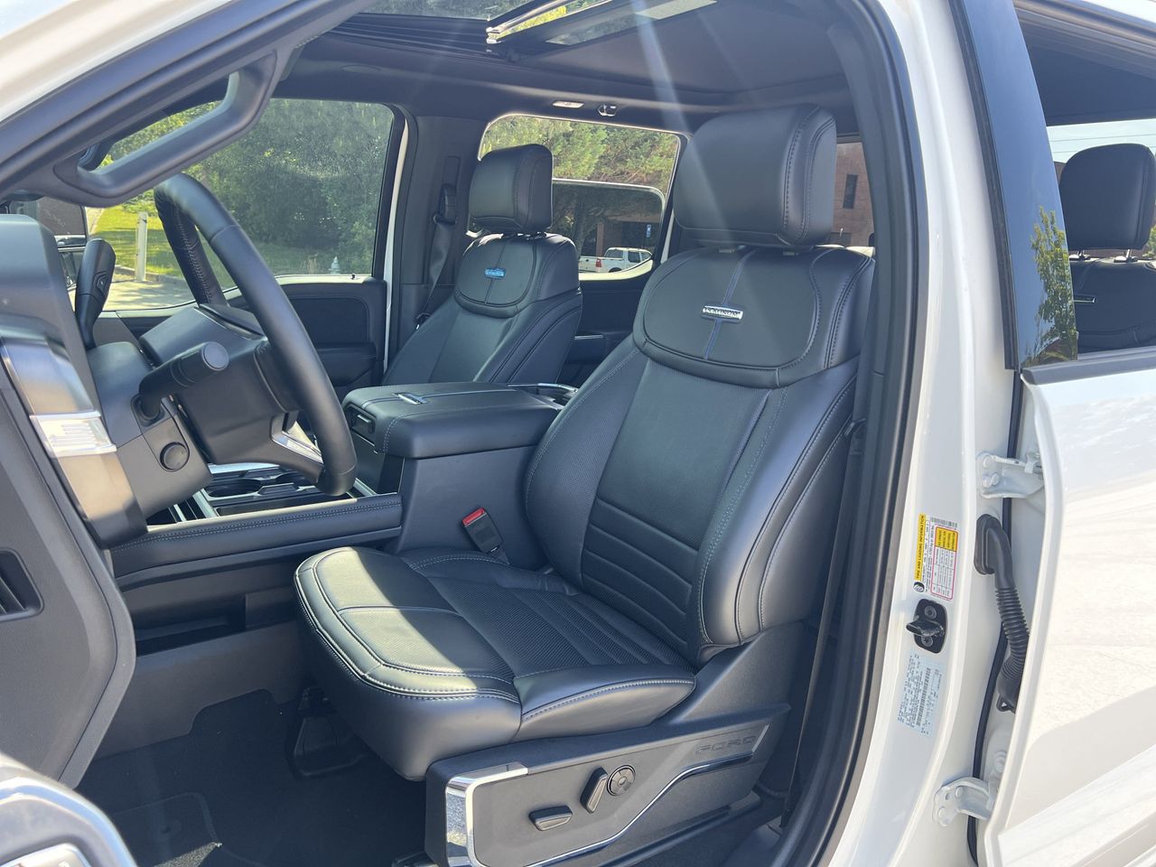 2025 Ford F-350 Super Duty Platinum - Photo 19