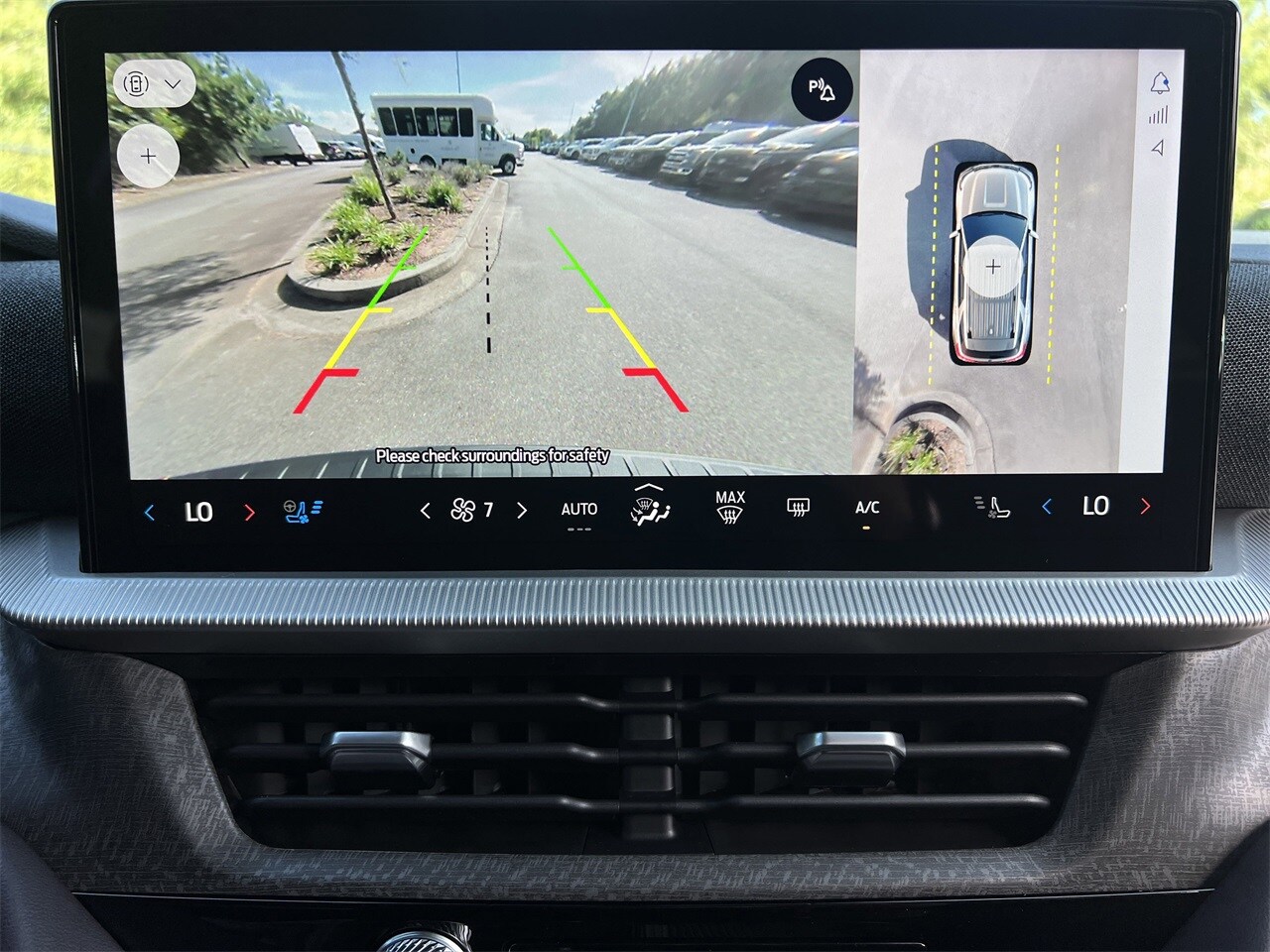 2025 Ford Explorer Platinum photo 3