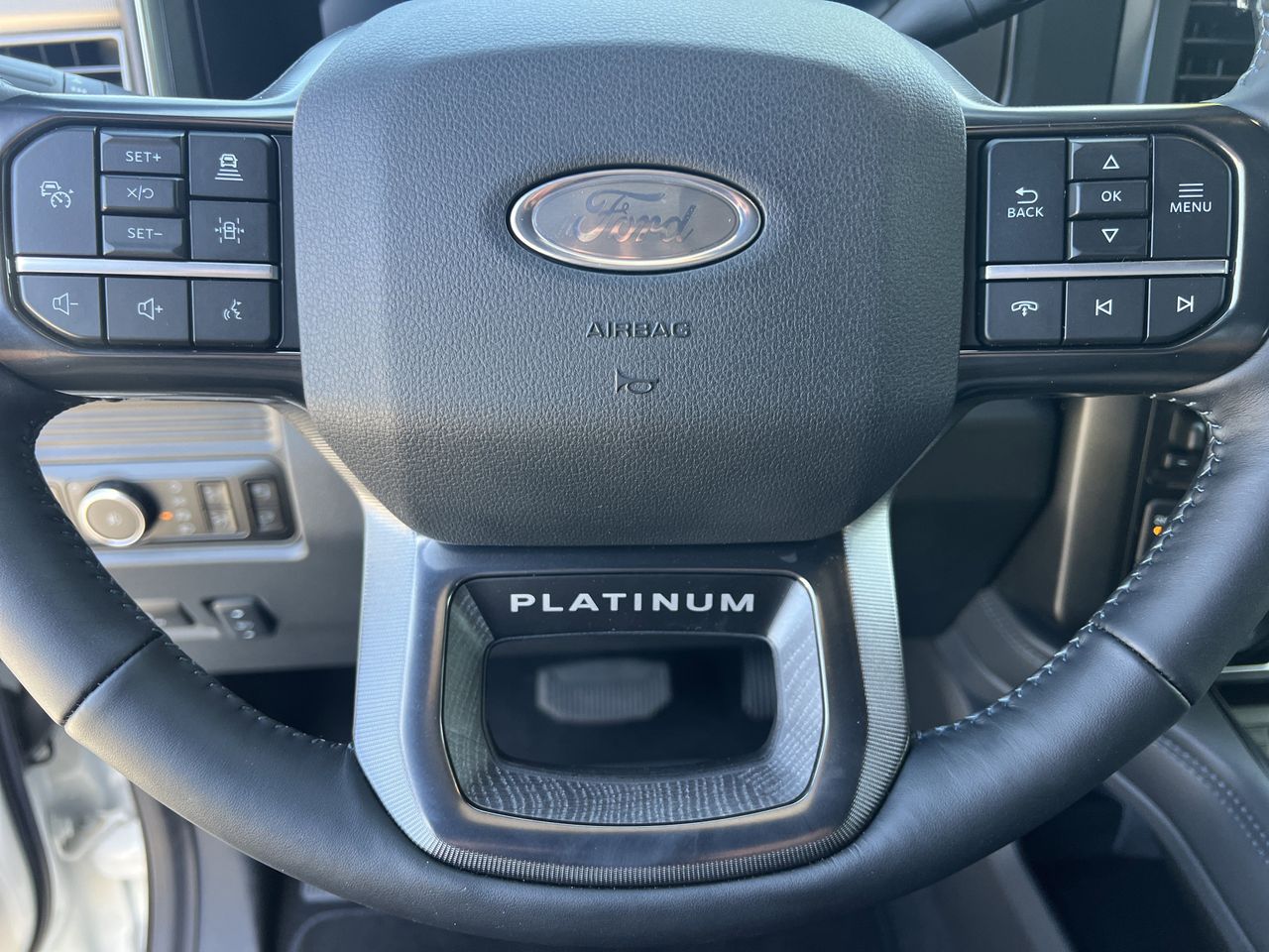 2025 Ford F-350 Super Duty Platinum - Photo 10