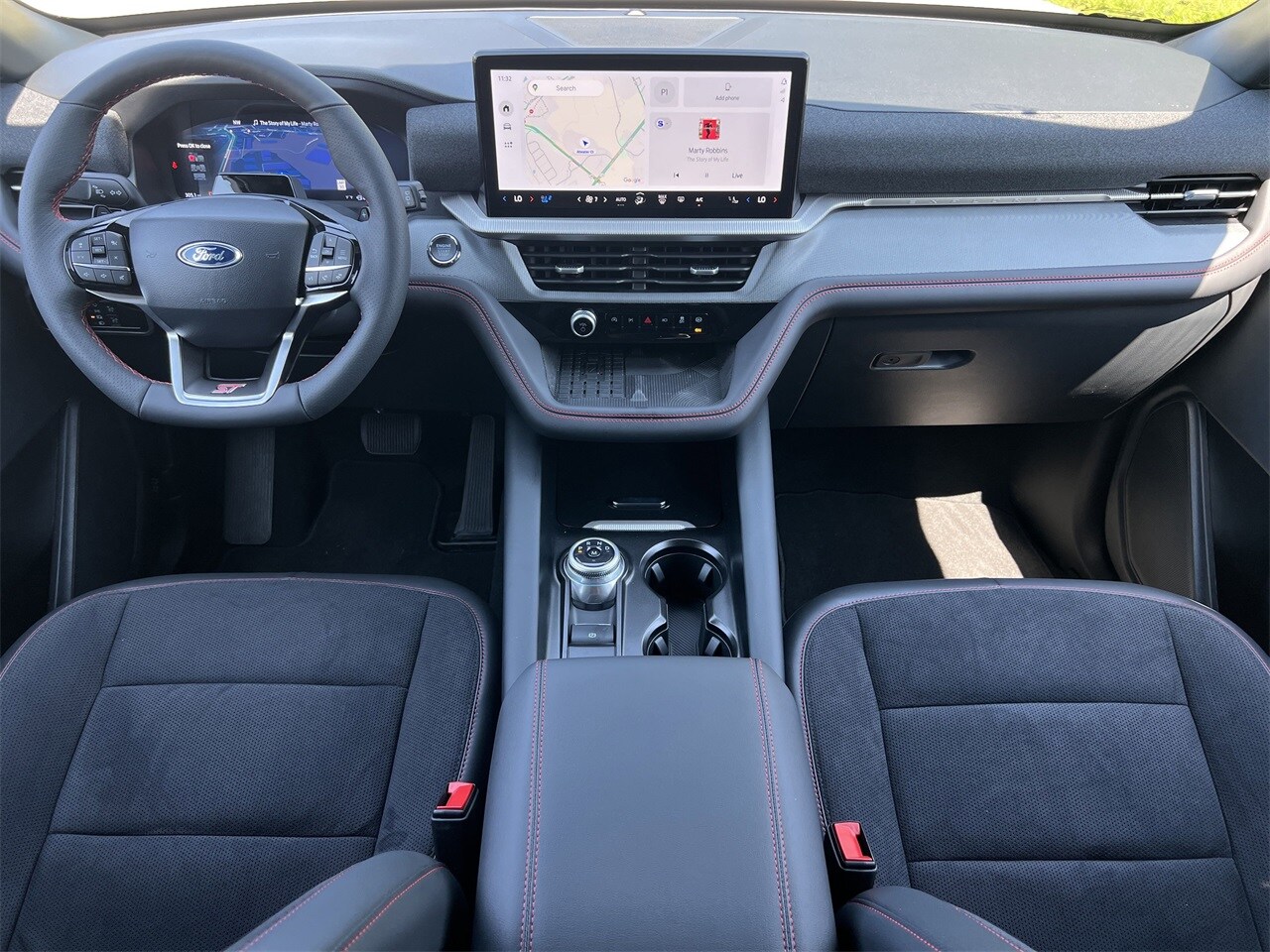 2025 Ford Explorer ST photo 2