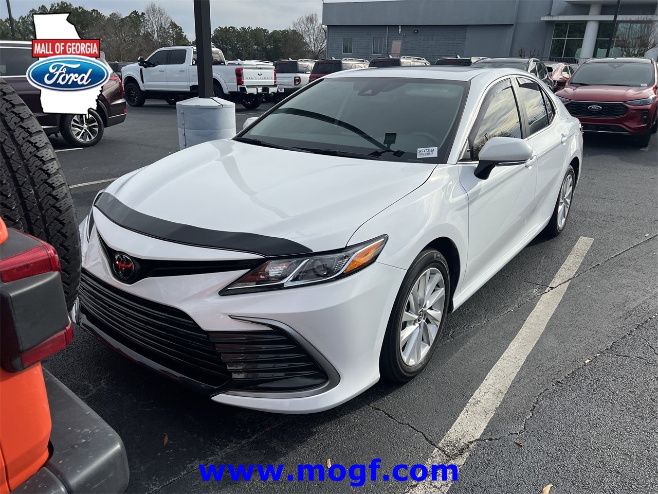 2024 Toyota Camry LE's photo