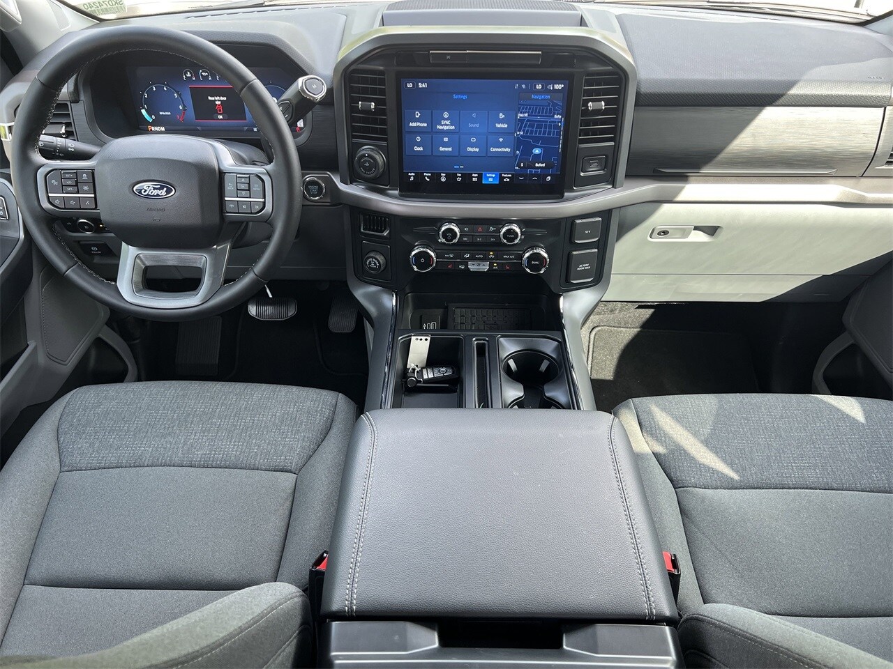 2025 Ford F-150 XLT photo 2