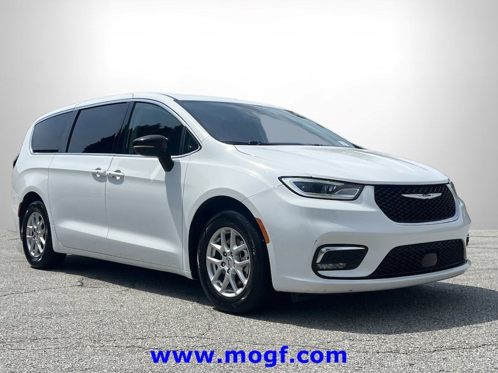 Used 2024 Chrysler Pacifica Touring L Minivan/Van