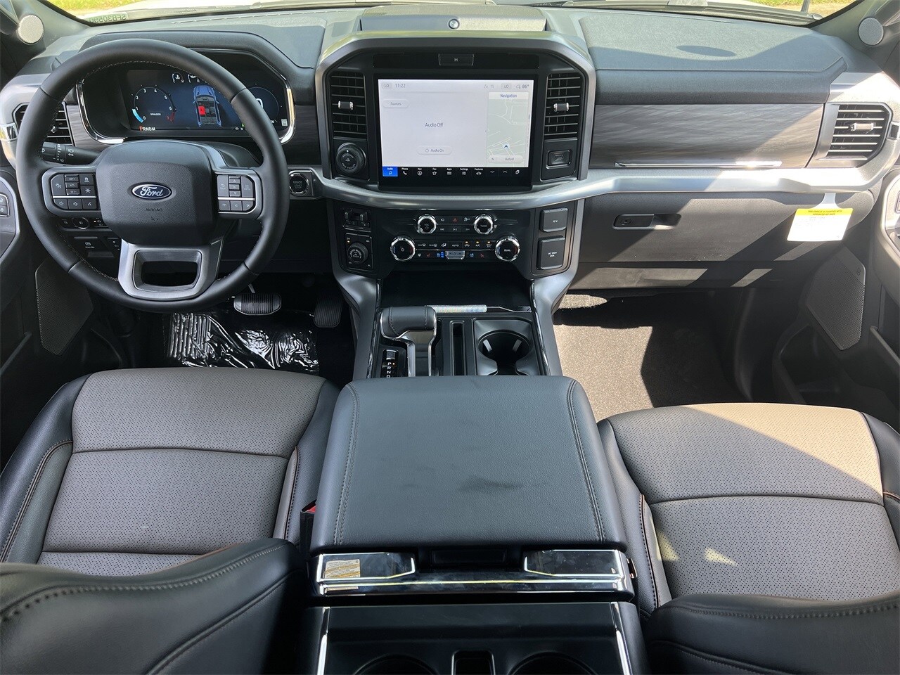 2025 Ford F-150 Lariat photo 2