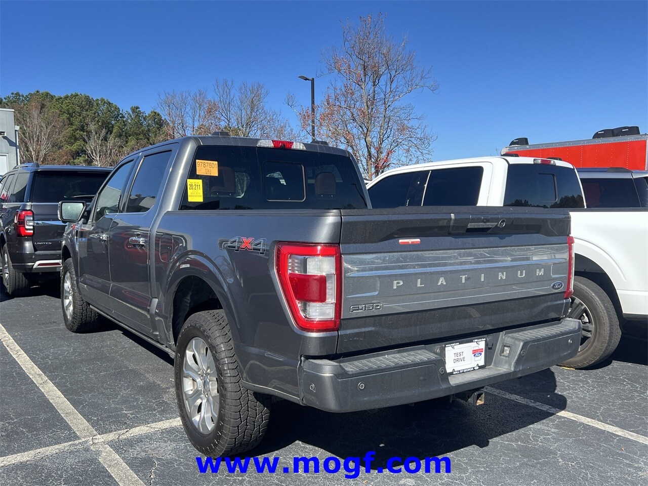 2022 Ford F-150 Platinum photo 2