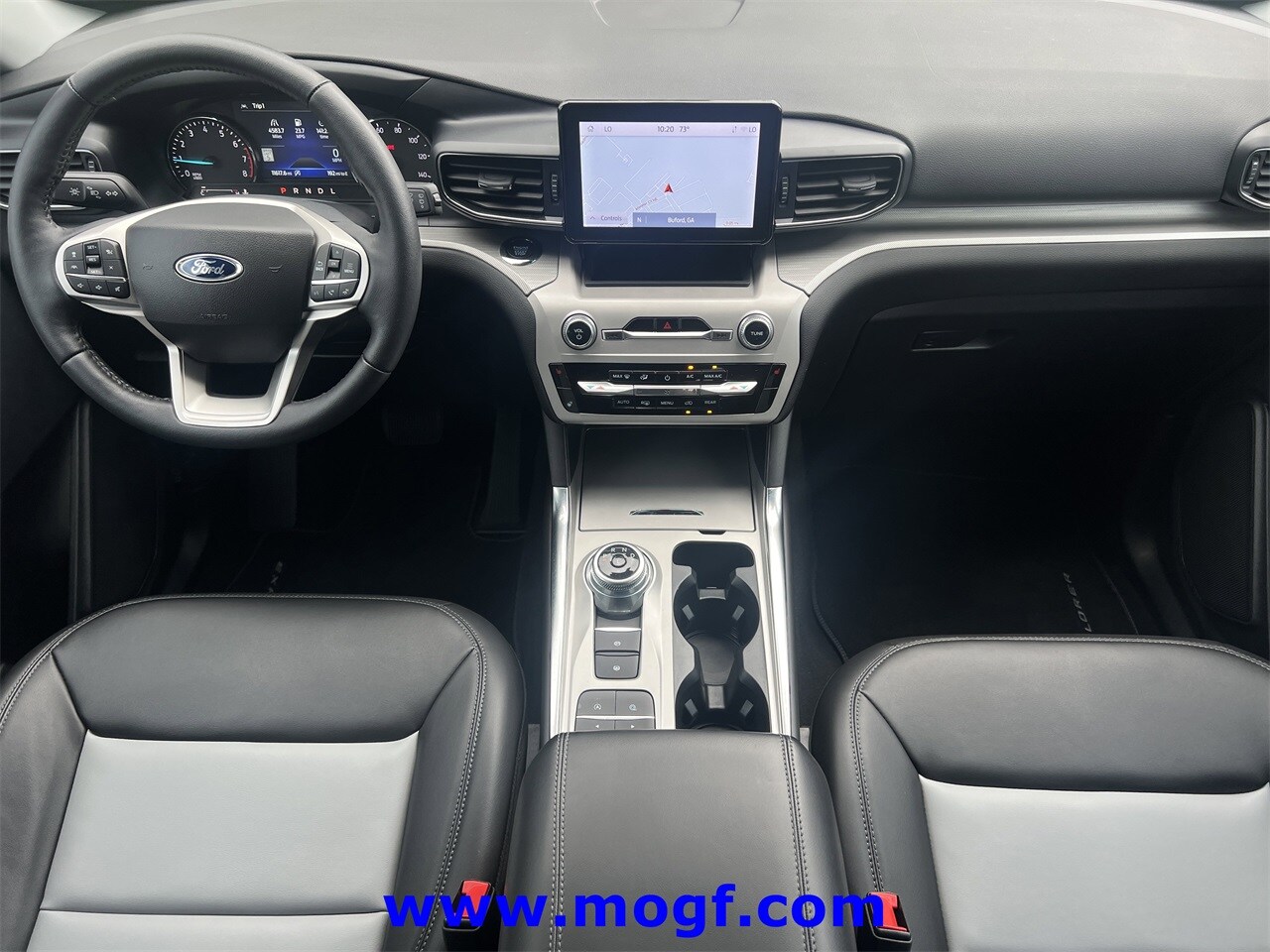 2024 Ford Explorer XLT photo 2