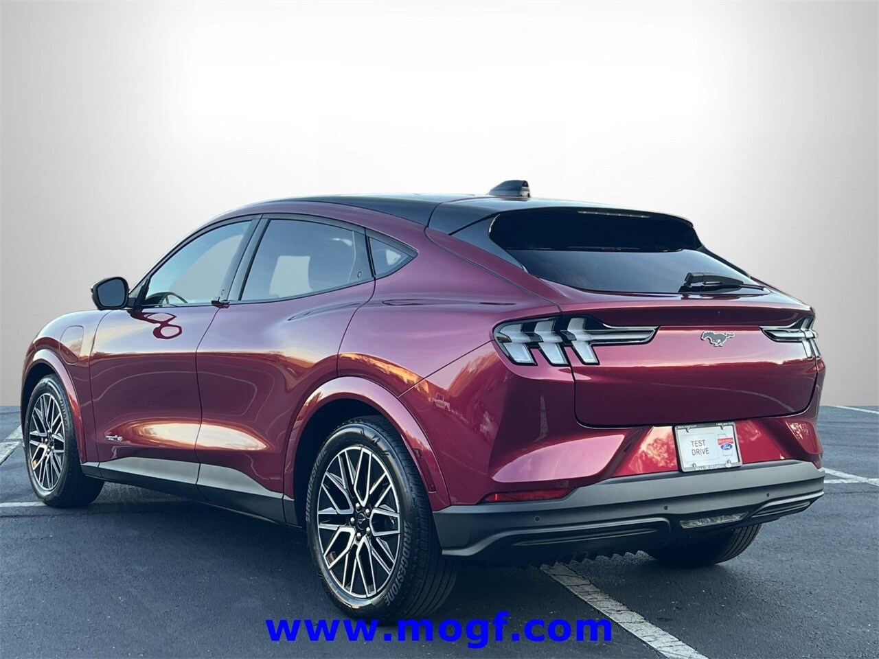 2025 Ford Mustang Mach-E Premium photo 2