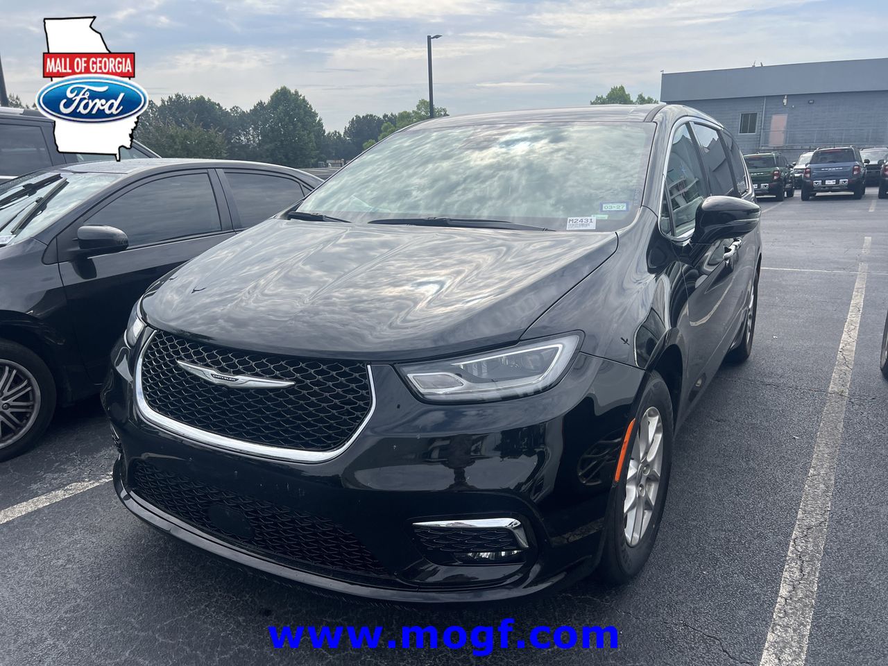 2024 Chrysler Pacifica Touring L's photo