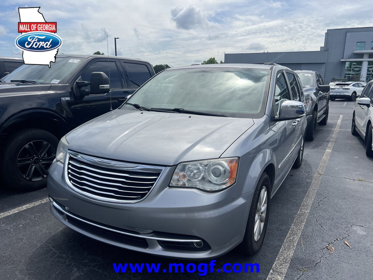 2015 Chrysler Town & Country Limited Platinum's photo