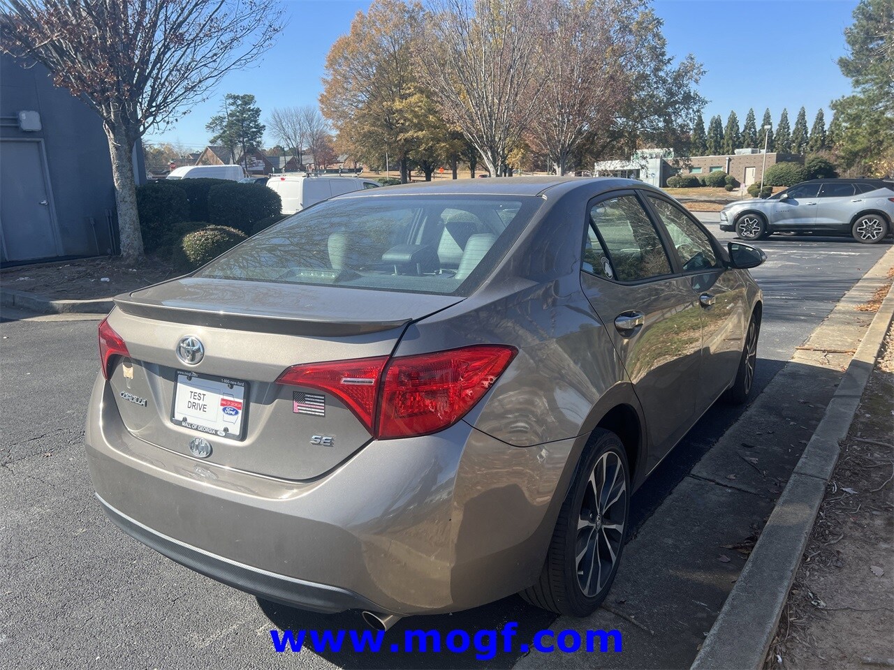 2017 Toyota Corolla SE photo 3