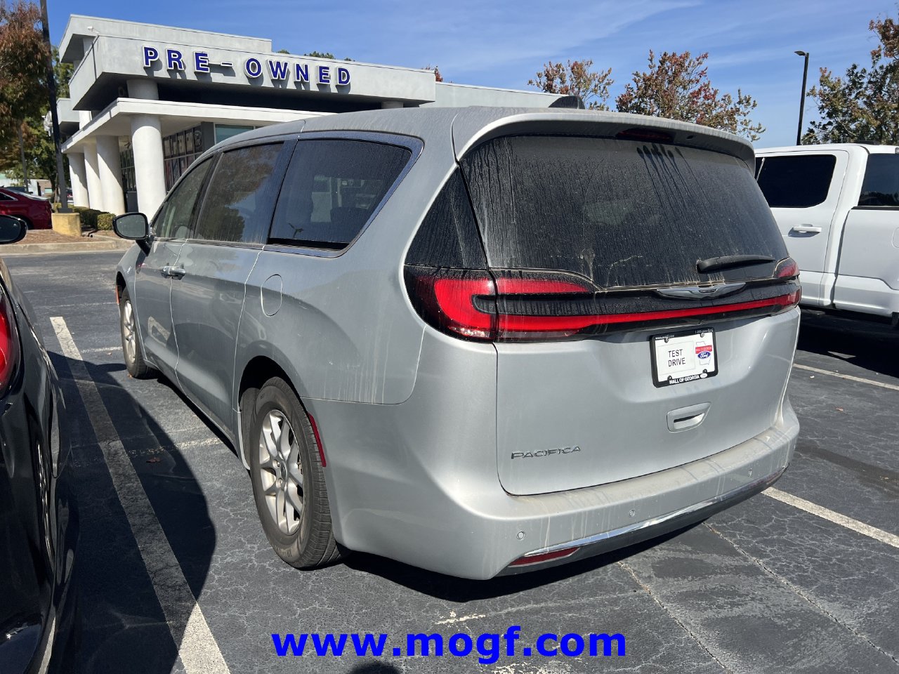 Used 2024 Chrysler Pacifica Touring L Minivan/Van