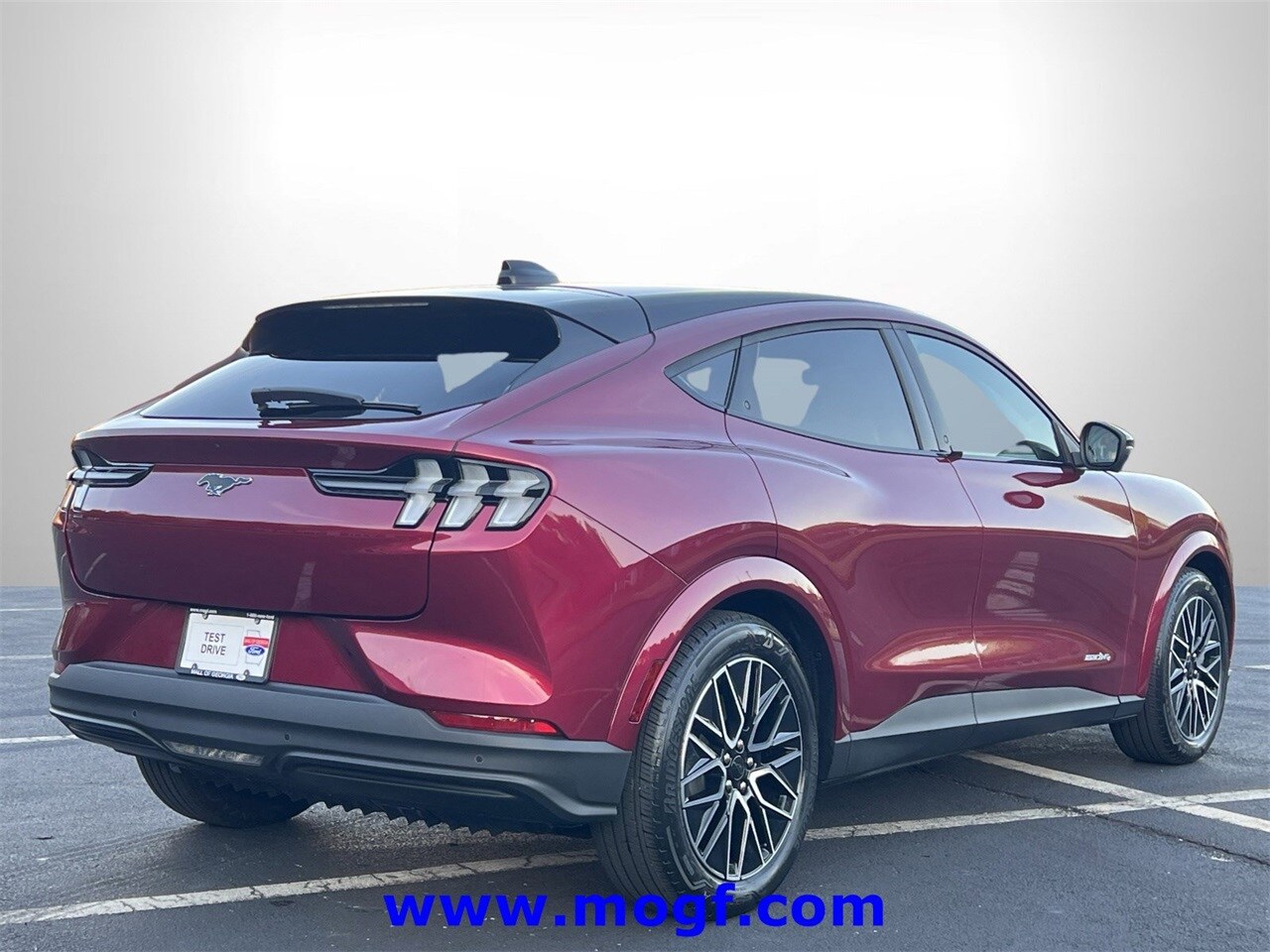 2025 Ford Mustang Mach-E Premium photo 3