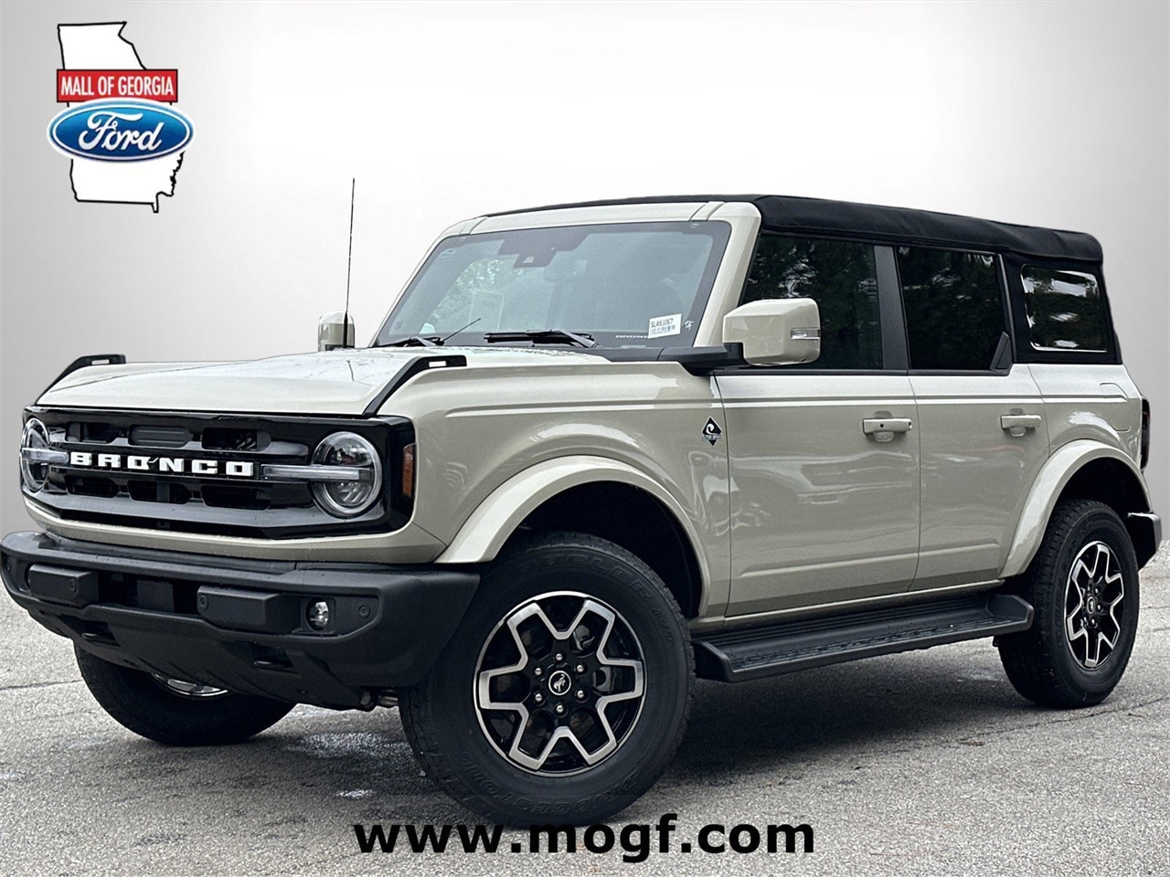 2025 Ford Bronco 4-Door Outer Banks's photo