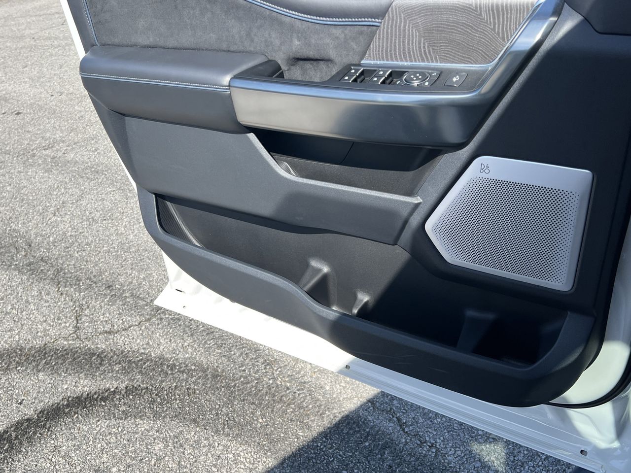 2025 Ford F-350 Super Duty Platinum - Photo 17