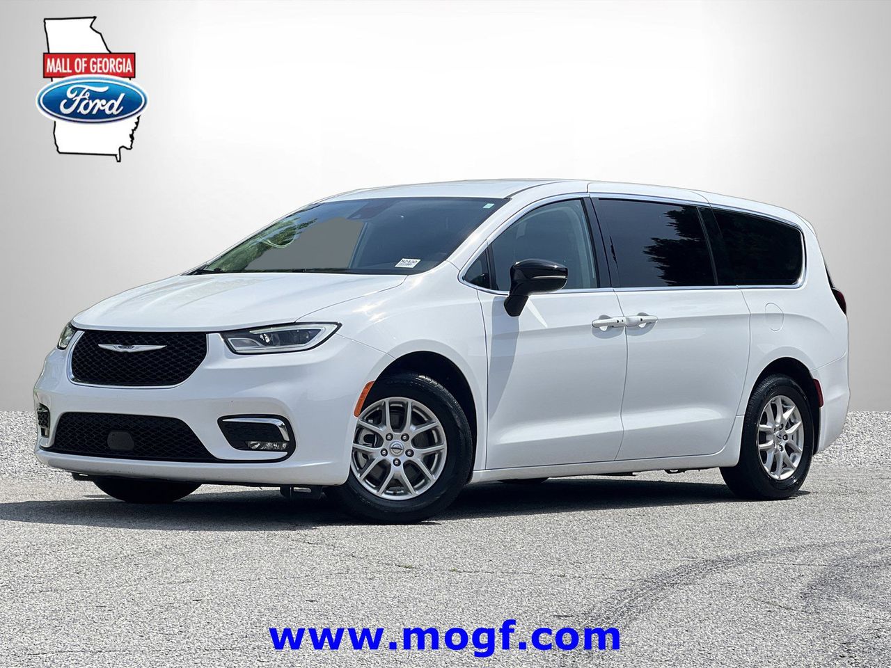 2024 Chrysler Pacifica Touring L's photo