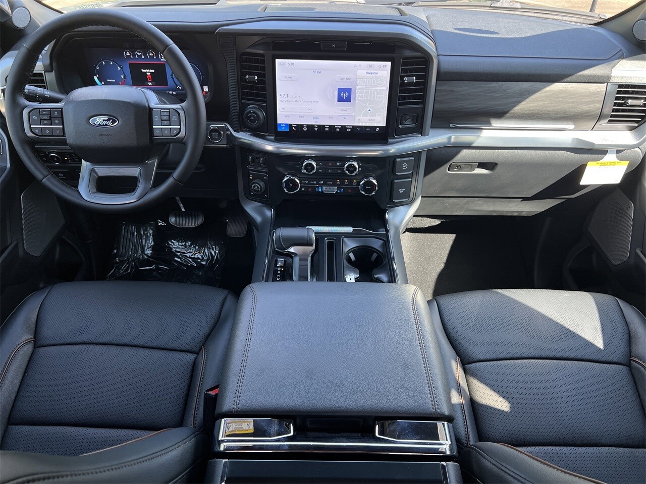 2025 Ford F-150 Lariat photo 2