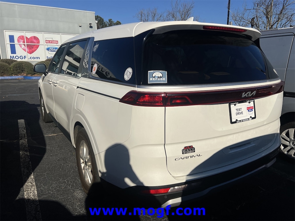 Used 2023 Kia Carnival LX Minivan/Van