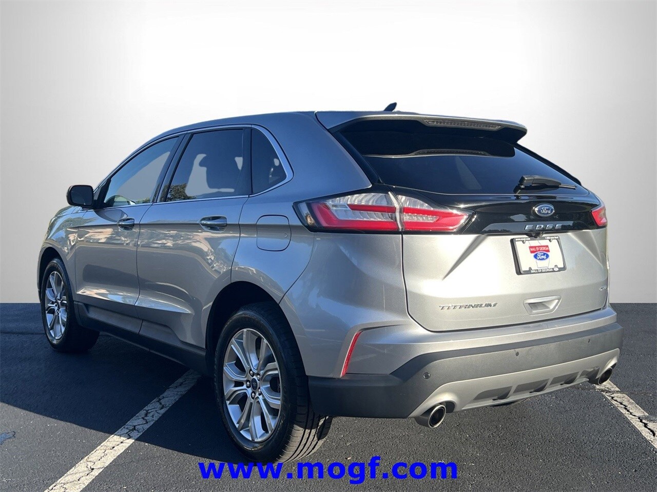2022 Ford Edge Titanium photo 2