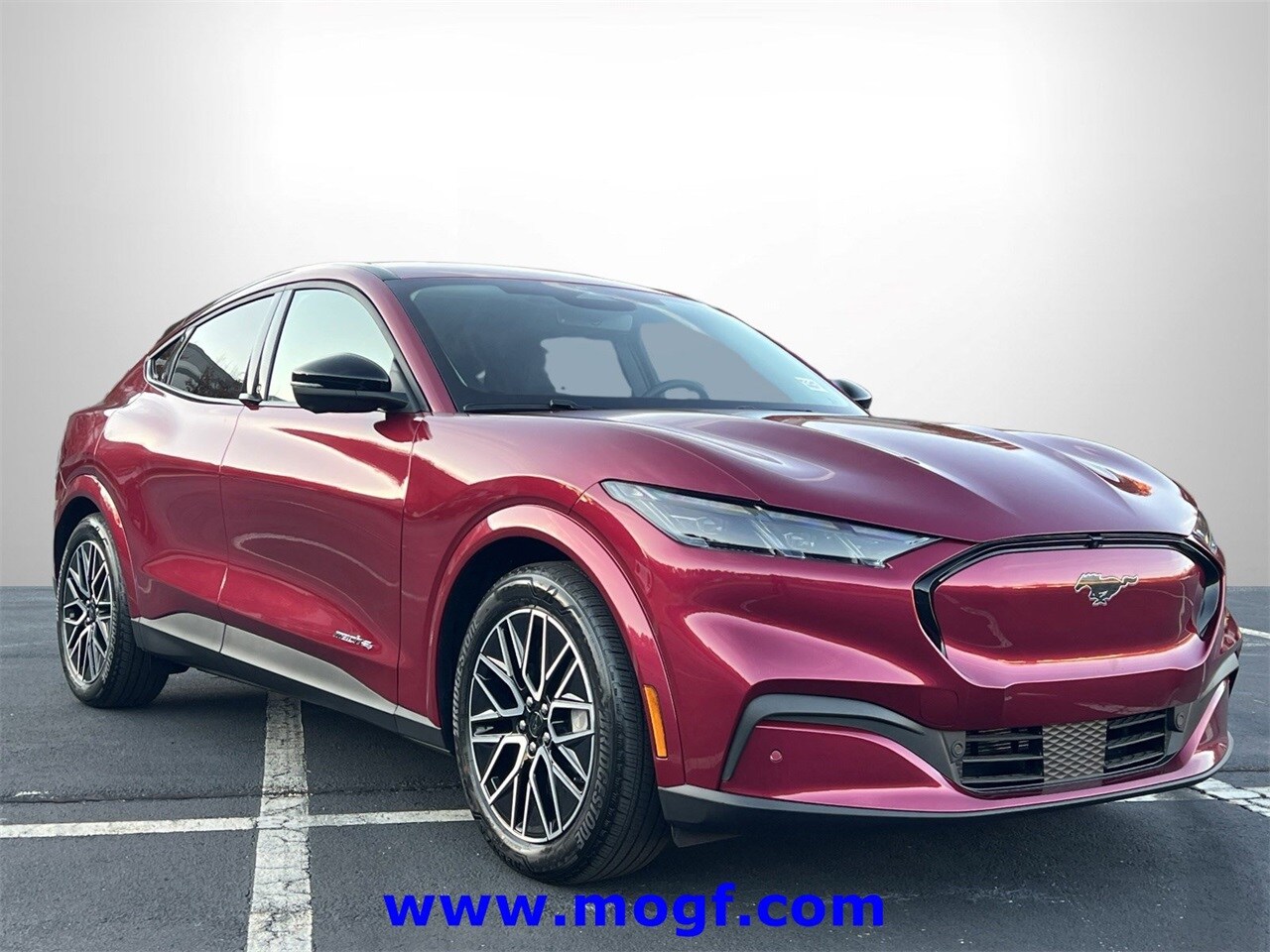 2025 Ford Mustang Mach-E Premium photo 4