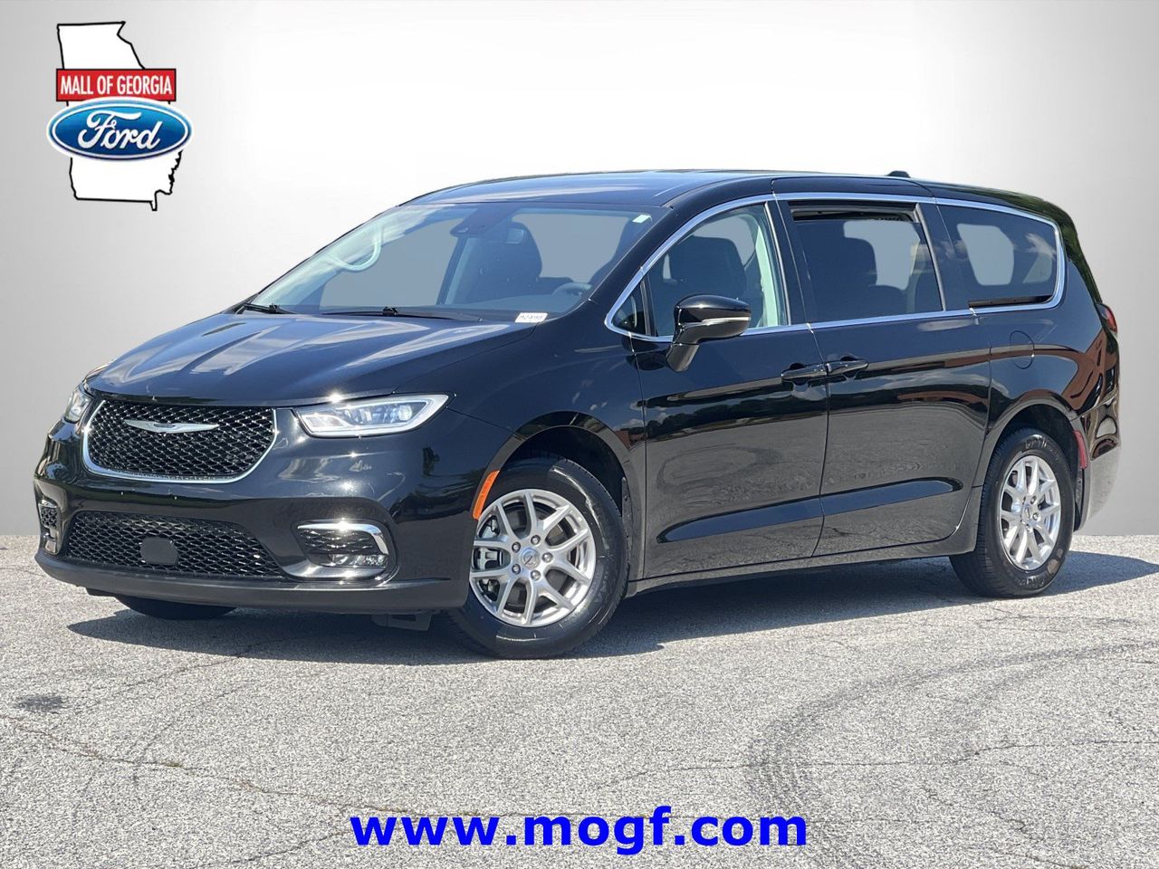 2024 Chrysler Pacifica Touring L's photo