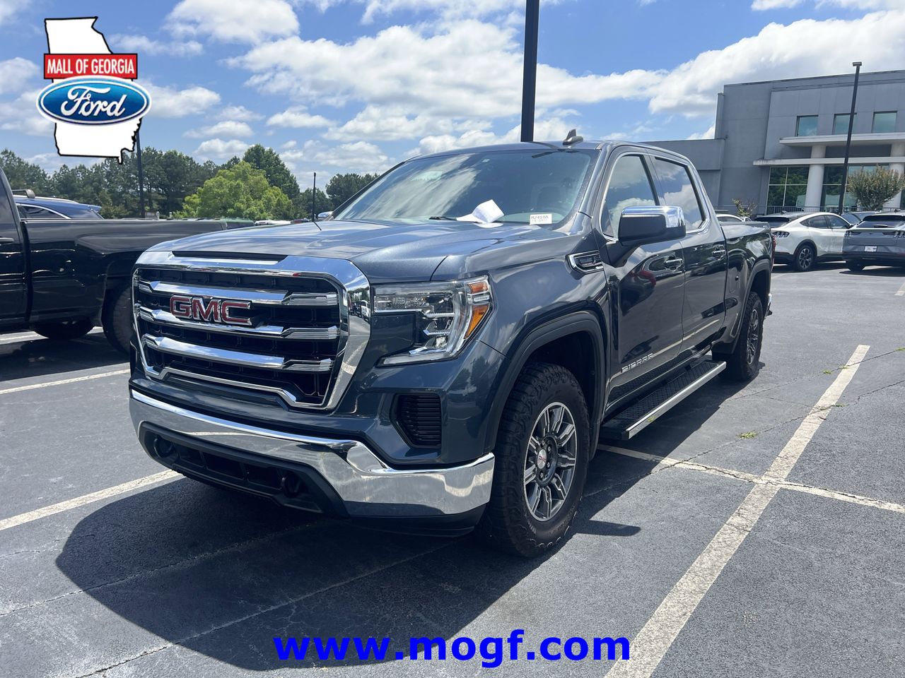 2021 GMC Sierra 4WD Crew Cab Short Box SLE's photo