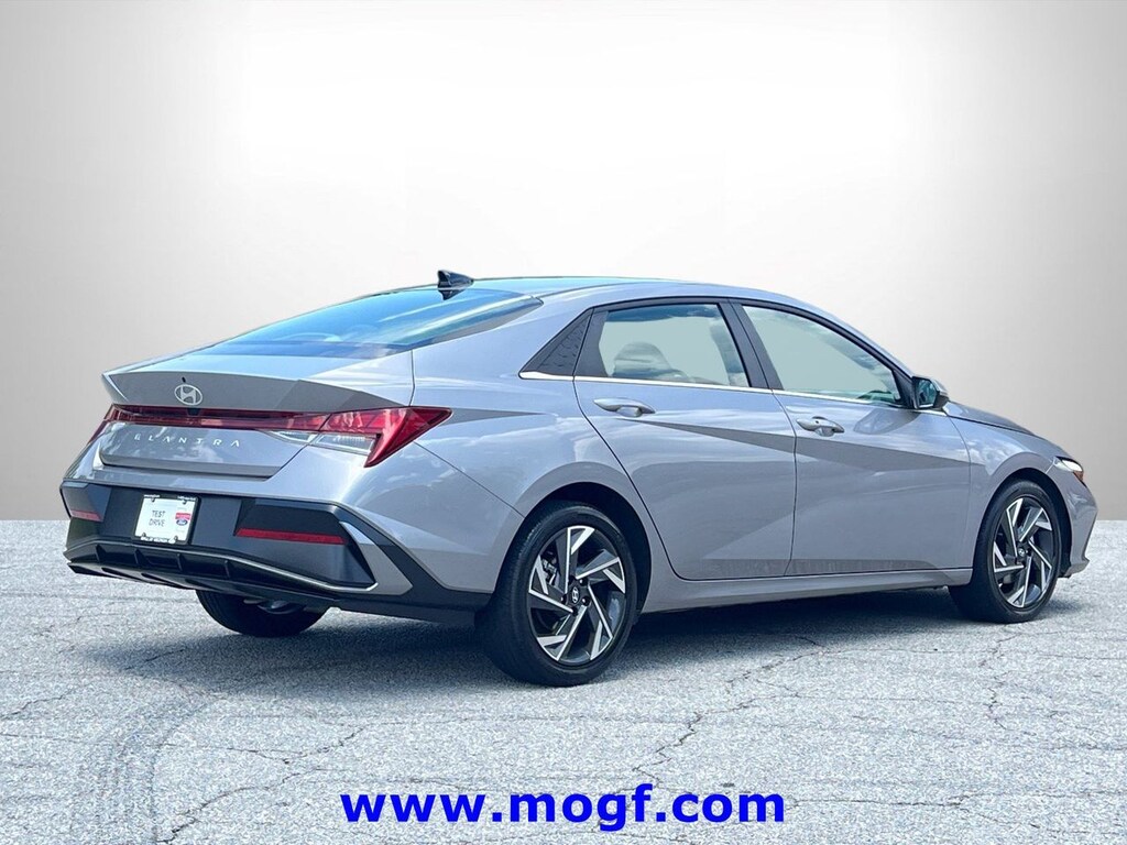 Used 2025 Hyundai Elantra SEL Convenience Sedan